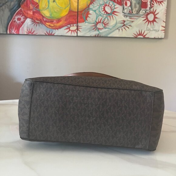 Michael Kors Jet Set Travel Large Chain Shoulder Tote - Picture 5 of 8